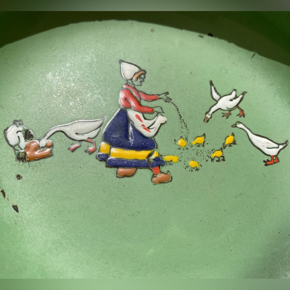 Vintage enamel tin small plate- made in Czechoslovakia- Girl feeding ducks/geese - Picture 4 of 12